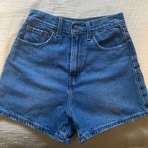 LEVIS | High Loose Shorts | Medium Wash | Size 24